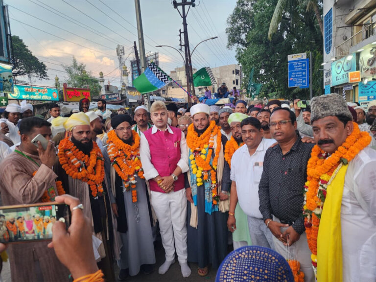 कांग्रेस नेता त्रिलोक चंद्र श्रीवास के मार्गदर्शन में जश्ने ईद मिलादुन्नबी जुलूस का भव्य स्वागत