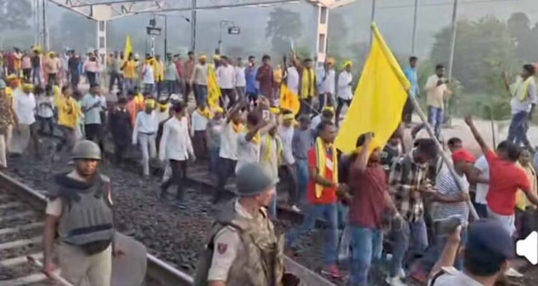 सरायकेला में कुड़मी समाज का रेल रोको आंदोलन, कई ट्रेनें बाधित, यात्रियों की मुश्किलें बढ़ीं