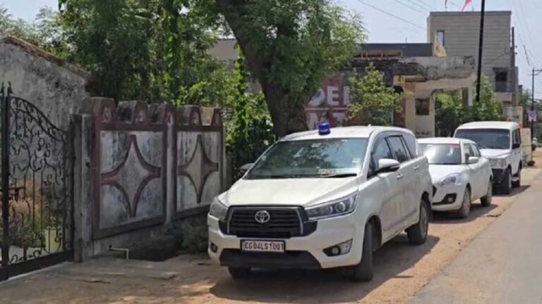 बघेल सरकार में उप सचिव रहीं सौम्या की 8 करोड़ की संपत्तियां जब्त, आर्थिक अपराध शाखा की कार्रवाई