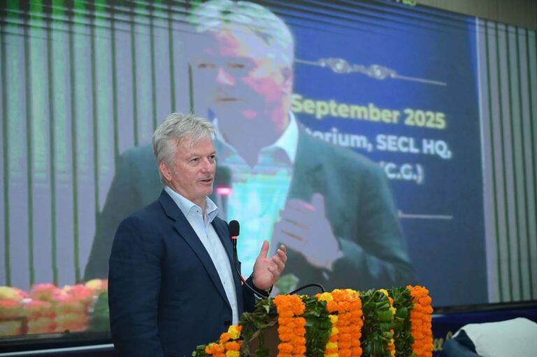 एसईसीएल के गोल्डन और रूबी जुबली कार्यक्रम में क्रिकेटर स्टीव वॉ बोले- “सफल लोग कभी शॉर्टकट नहीं अपनाते, बल्कि कठिन मेहनत करने के लिए हमेशा तैयार रहते हैं”