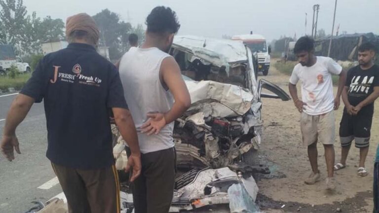 मुजफ्फरनगर में बड़ा हादसा, खड़े ट्रक में घुसी कार; करनाल के एक ही परिवार के छह लोगों की मौत