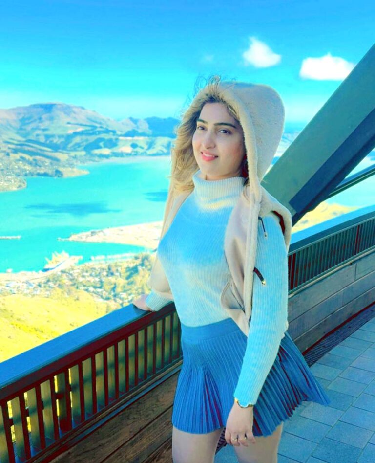 सना रहीस खान का एडवेंचर भरा ब्रेक  कानून की शेरनी बनी स्काइडाइविंग क्वीन   न्यूज़ीलैंड में सना रहीस खान का नया रूप  जब सना रहीस खान ने कोर्टरूम की जगह आसमान चुना