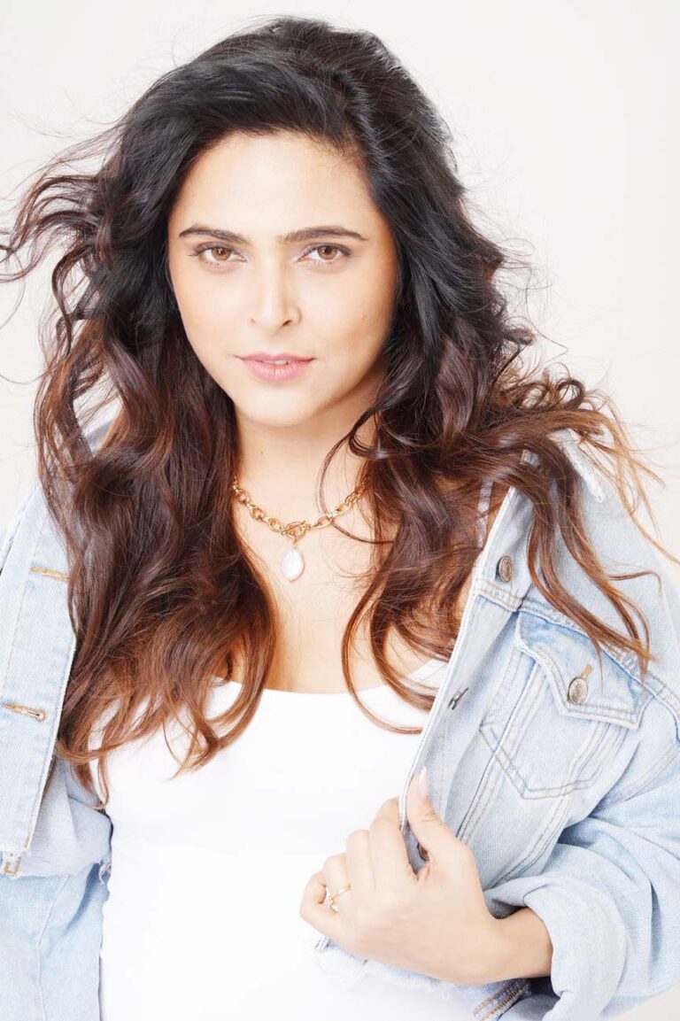 मधुरिमा तुली की सादगी में डेनिम लुक का कमाल