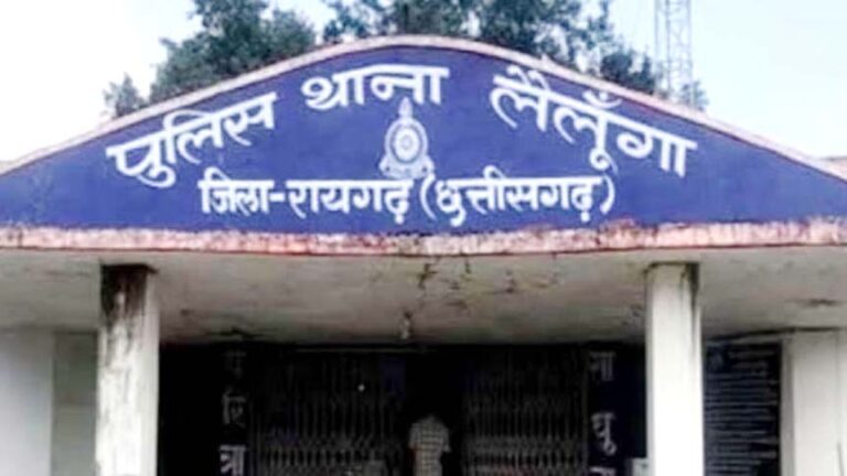 रुपयों का थैला हाथ से छिनकर फरार हुए बदमाश, बैंक से 70 हजार निकालकर लाया था शख्स