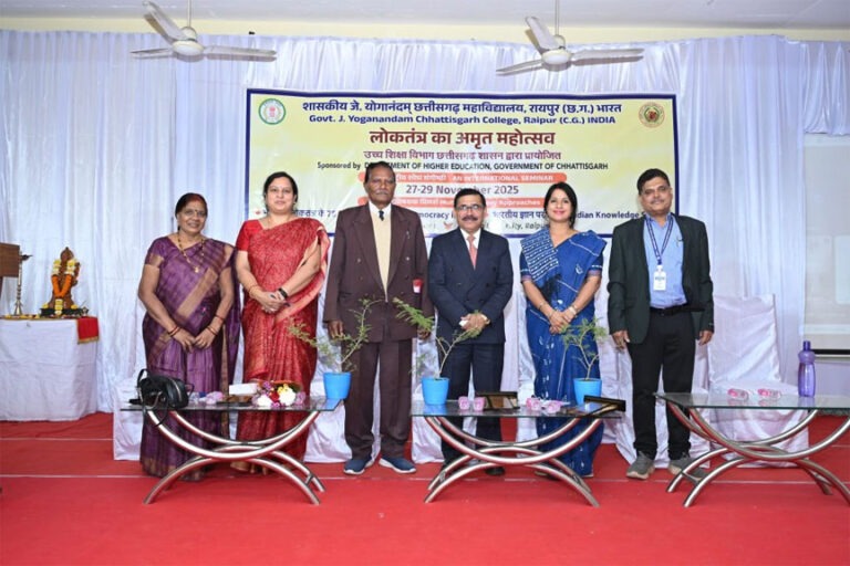 तीन दिवसीय अंतरराष्ट्रीय सेमिनार में भारतीय ज्ञान प्रणाली और लोकतंत्र पर शोध की भव्य प्रस्तुति, दूसरे दिन 100 से अधिक शोध-पत्र पेश