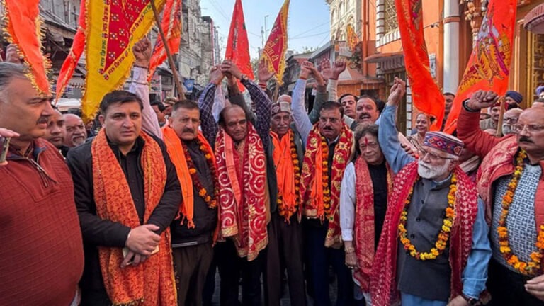 एमबीबीएस सीट बंटवारे को लेकर संघर्ष समिति सड़कों पर, जम्मू सहित कई जिलों में प्रदर्शन