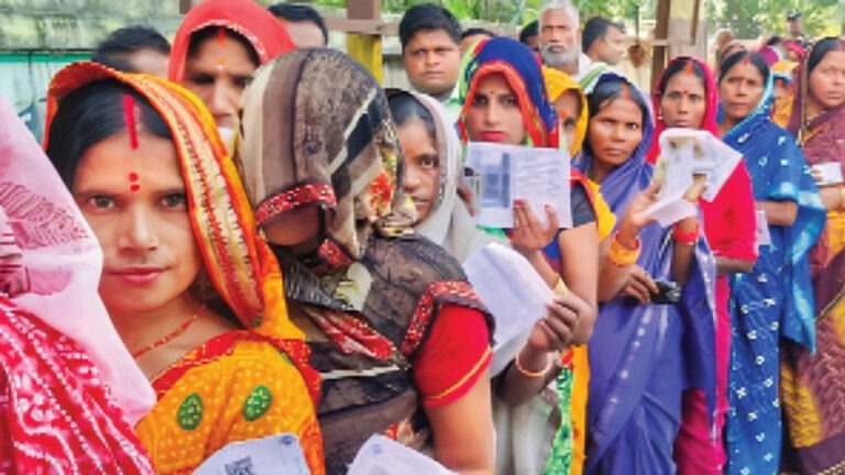 महिला वोट बैंक की जबर्दस्त ताकत: रिटर्न गिफ्ट मॉडल ने बदले समीकरण, बिहार में आधी आबादी ने लिखा नया जनादेश