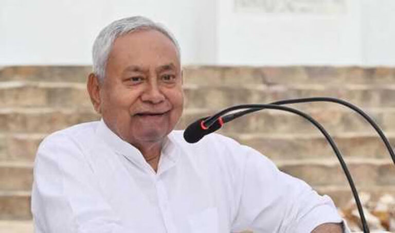 सीएम नीतीश ने राज्यपाल को सौंपा इस्तीफा, 19 को 17वीं विधानसभा होगी भंग, कैबिनेट में पास हुआ प्रस्ताव