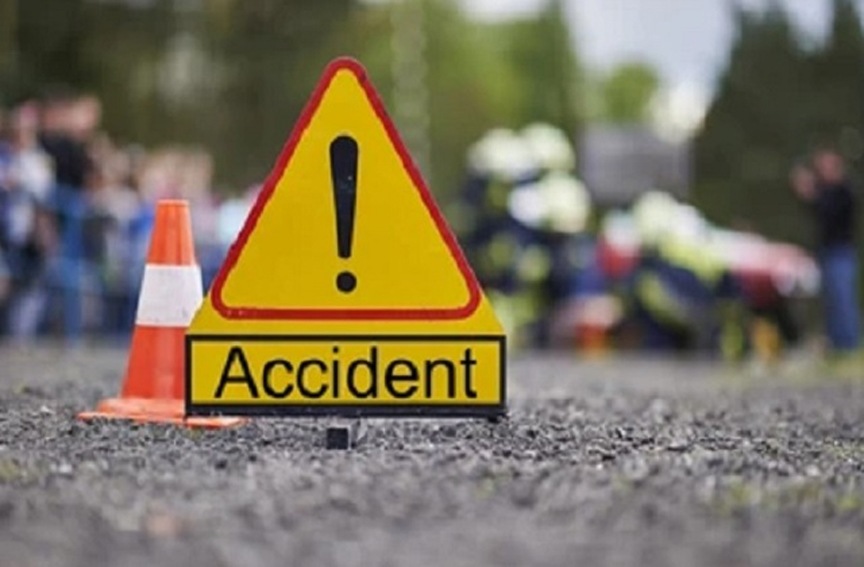 पिकअप और इको वाहन में आमने-सामने हुई जोरदार भिड़ंत, एक शख्स की मौत और तीन बच्चे घायल