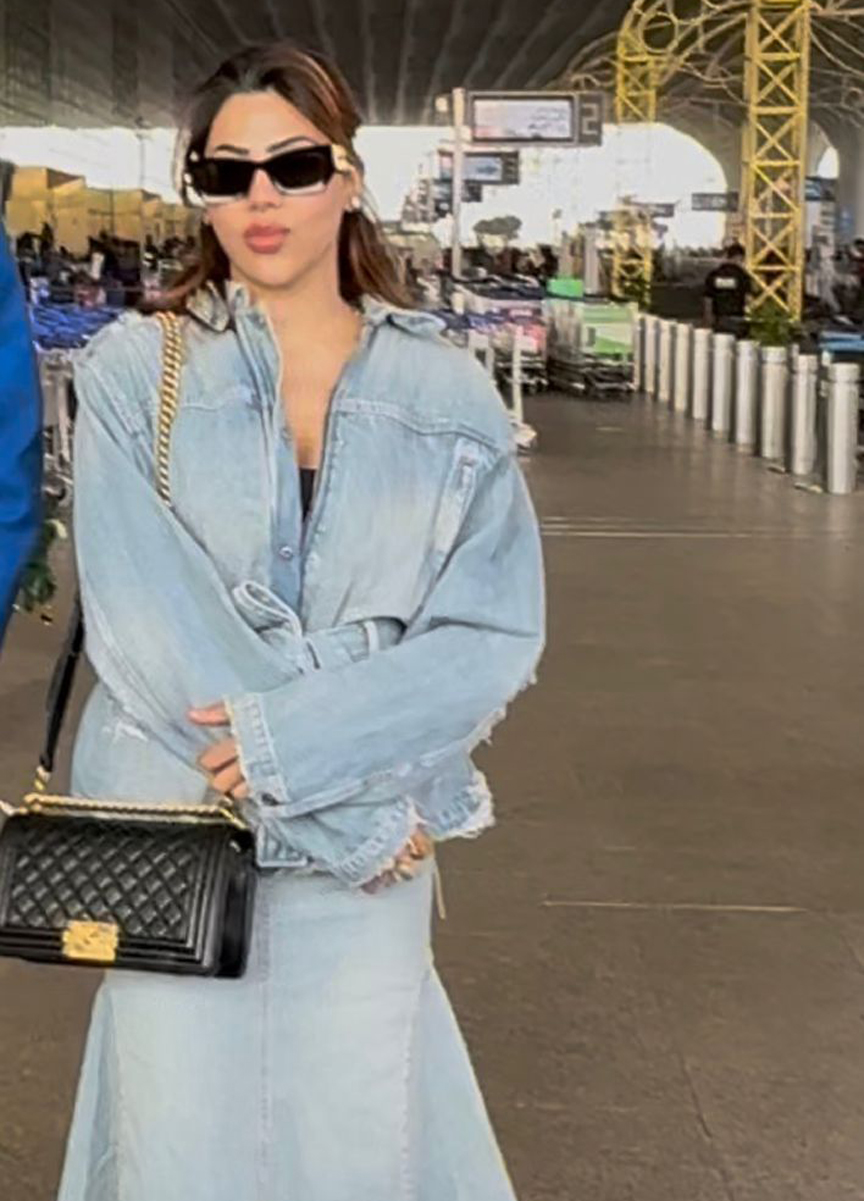 निक्की तंबोली ने एयरपोर्ट को बनाया फैशन रनवे