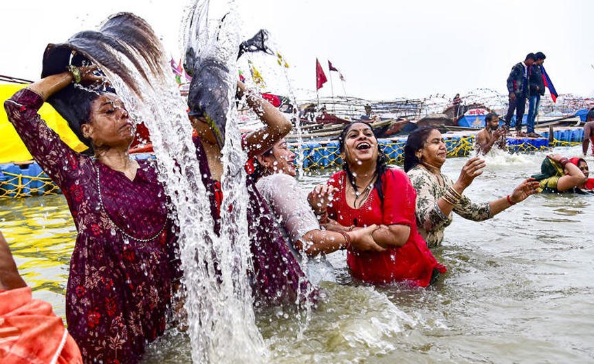 माघ मेला: मकर संक्रांति स्नान पर्व से पहले ही मेले में 25 लाख श्रद्धालु, पार्किंग से लेकर मिल रहीं ये सुविधा