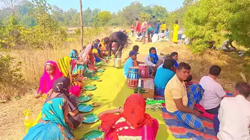 हाथी की मौत पर ग्रामीणों ने कराया मृत्युभोज, आत्मा की शांति के लिए भजन-कीर्तन भी