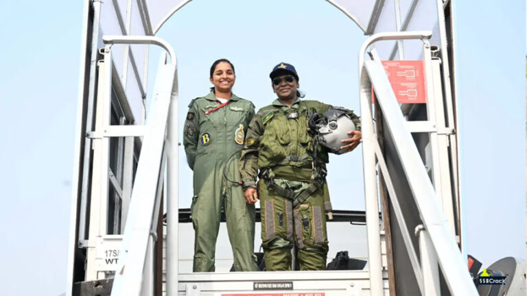 राष्ट्रपति मुर्मू ने ‘प्रचंड’ हेलीकॉप्टर में भरी उड़ान, भारत-PAK सीमा पर सह-पायलट बन रचा इतिहास