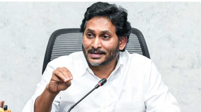 नेताओं के घर पर हमलों से भड़की YSRCP, नायडू सरकार को बताया जंगलराज; घर तक में लगाई दी थी आग