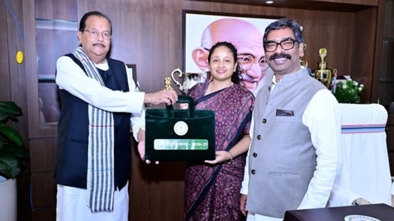 हेमंत सरकार ने पेश किया 1.58 लाख करोड़ का बजट, पिछली बार से 13 हजार करोड़ रहा ज्यादा