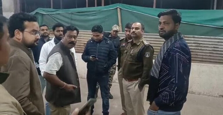 प्रेमी की हैवानियत, प्रेमिका का गला रेतकर खुद की ली जान, युवती जिंदगी और मौत से जंग लड़ रही