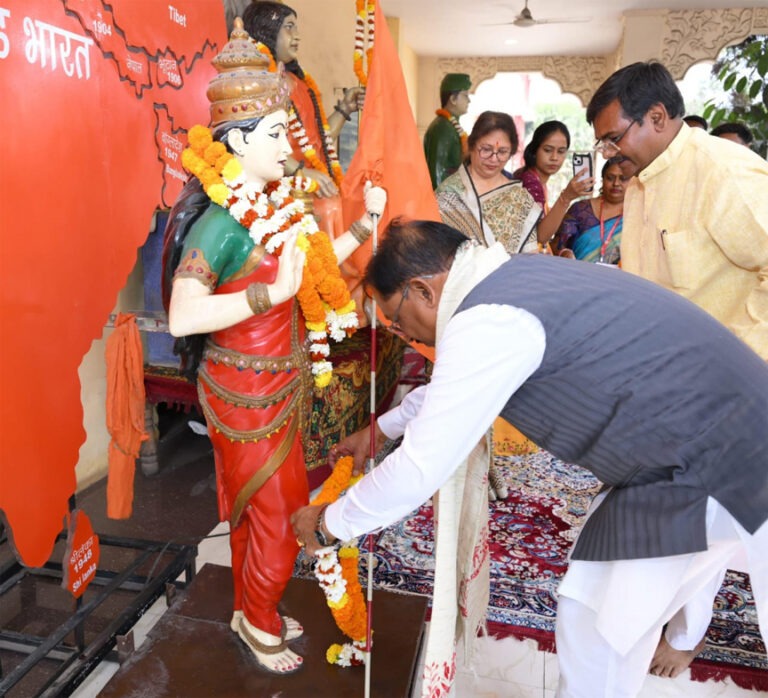 महापुरुषों के जीवन और विचारों से प्रेरणा लेकर आगे बढ़ेगी नई पीढ़ी : मुख्यमंत्री विष्णु देव साय