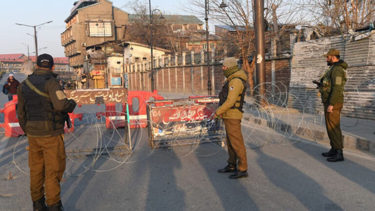 खामेनेई की मौत की गूंज कश्मीर तक: प्रदर्शनों से थमी घाटी की रफ्तार, घंटाघर से गलियों तक सख्त पहरा; स्कूल बंद