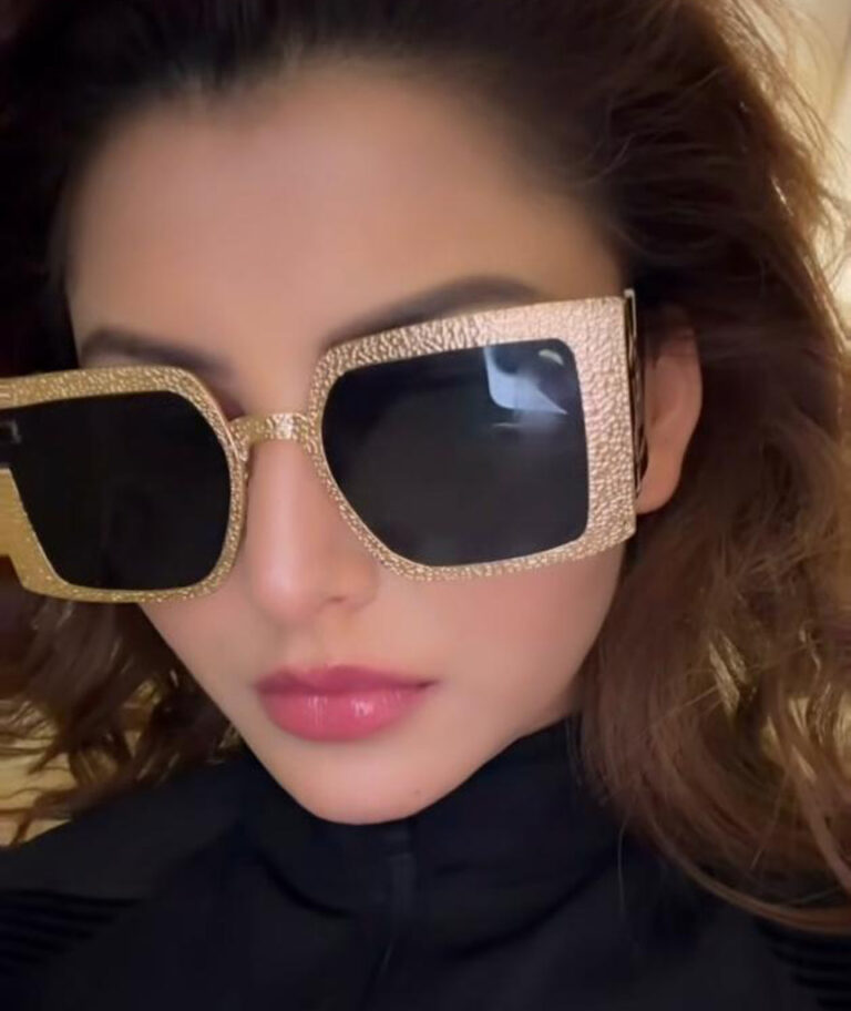 कुवैत छोड़ते वक्त रो पड़ीं उर्वशी रौतेला