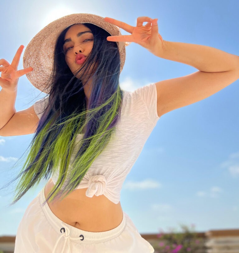 ‘वेल्ली’ बनकर अदाह शर्मा ने बढ़ाया सस्पेंस