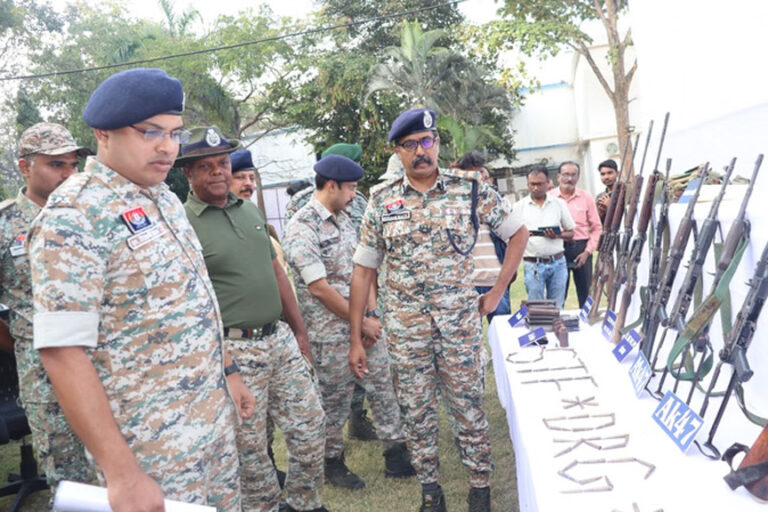 नक्सलवाद बनेगा इतिहास!: 108 नक्सली कल करेंगे सरेंडर, अब तक का सबसे बड़ा डंप बरामद; 31 मार्च है डेडलाइन