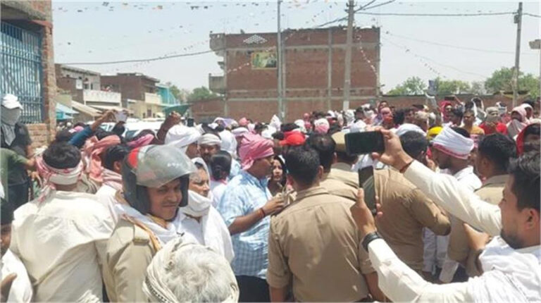 गाजीपुर में बवाल: सपा प्रतिनिधिमंडल पर जानलेवा पथराव, पुलिसकर्मी लहूलुहान… 10 गिरफ्तार