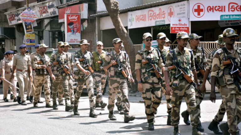 भाजपा उम्मीदवार के घर के बाहर फायरिंग, CISF जवान घायल; टीएमसी समर्थकों पर बम फेंकने का आरोप