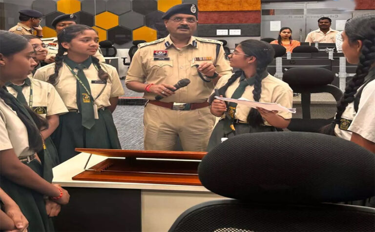 बिलासपुर पुलिस की अनोखी पहल, छात्रों को कराया शैक्षणिक भ्रमण