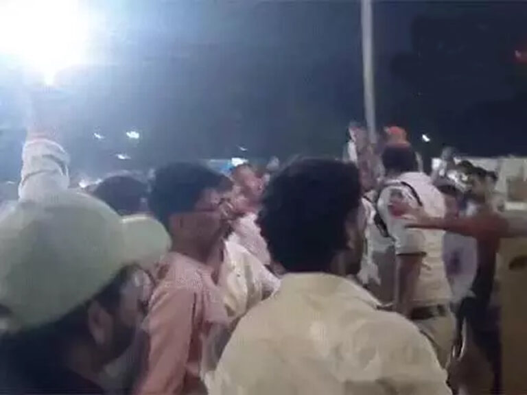 बोरे में बंद मिली मासूम, पड़ोसी ने किया दुष्कर्म, आक्रोशित लोगों ने किया थाने का घेराव