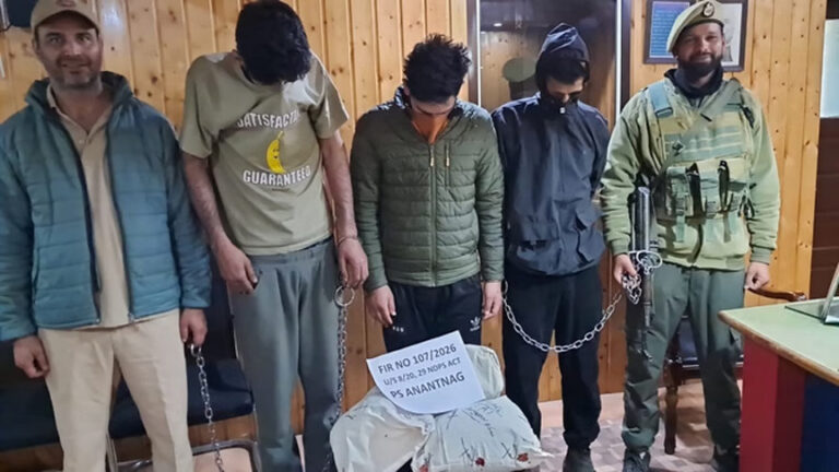 अनंतनाग में नशा तस्करी पर बड़ा प्रहार: छह आरोपी गिरफ्तार, तीन एफआईआर दर्ज, चरस और ब्राउन शुगर बरामद