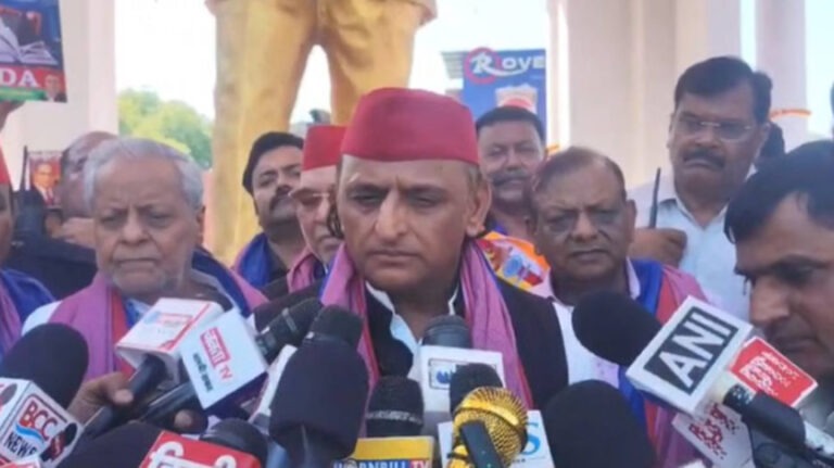 अखिलेश यादव ने बाबा साहेब को अर्पित की श्रद्धांजलि, बोले- नोएडा की घटना सरकार की नाकामी