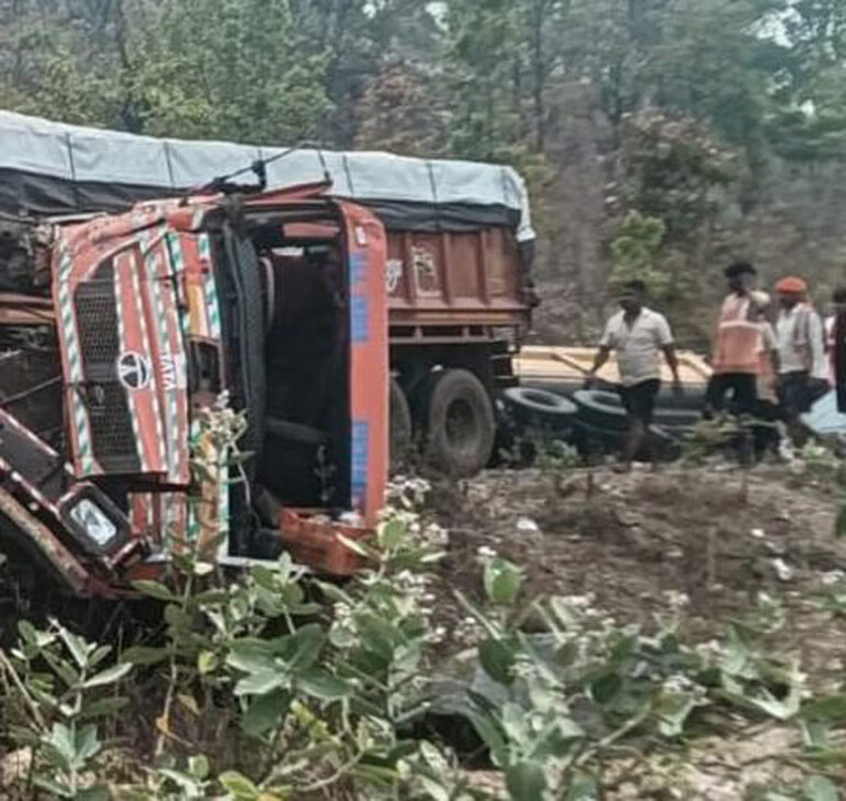 कोरबा-कटघोरा-अंबिकापुर NH-130 पर भीषण हादसा: तीन ट्रेलर और एक कार में टक्कर, चार लोग घायल, दो की हालत गंभीर
