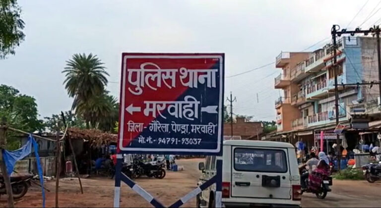 तेज रफ्तार का कहर, टहल रहे पांच दोस्तों को बाइक से पीछे से मारी टक्कर, दो की मौत और चार घायल