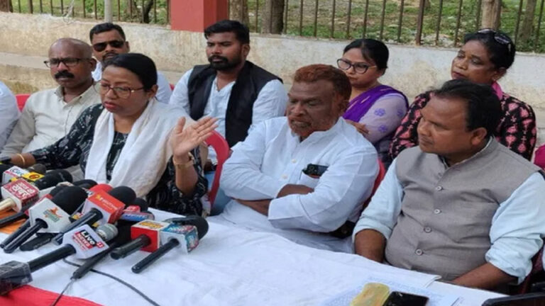 जनगणना में सरना धर्म कॉलम नहीं होने पर भड़के आदिवासी संगठन, बोले- पहचान मिटाने की साजिश