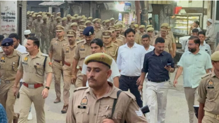 संभल में बकरीद पर हाई अलर्ट: डीएम-एसपी ने किया फ्लैग मार्च, संवेदनशील इलाकों में अतिरिक्त पुलिस बल तैनात