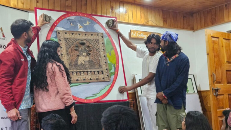 रायपुर के युवा कलाकार उत्तम साहू का राष्ट्रीय मंच पर जलवा, OSOA में छत्तीसगढ़ की पारंपरिक टेराकोटा कला को दिलाई नई पहचान