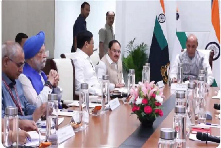 पश्चिम एशिया संकट पर भारत अलर्ट, राजनाथ सिंह ने मंत्रियों साथ की हाईलेवल मीटिंग