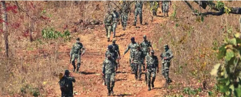 ट्रैकिंग से बचने के लिए नक्सलियों का नया हथियार, अब एप से मांग रहे रंगदारी; पुलिस के लिए नई चुनौती