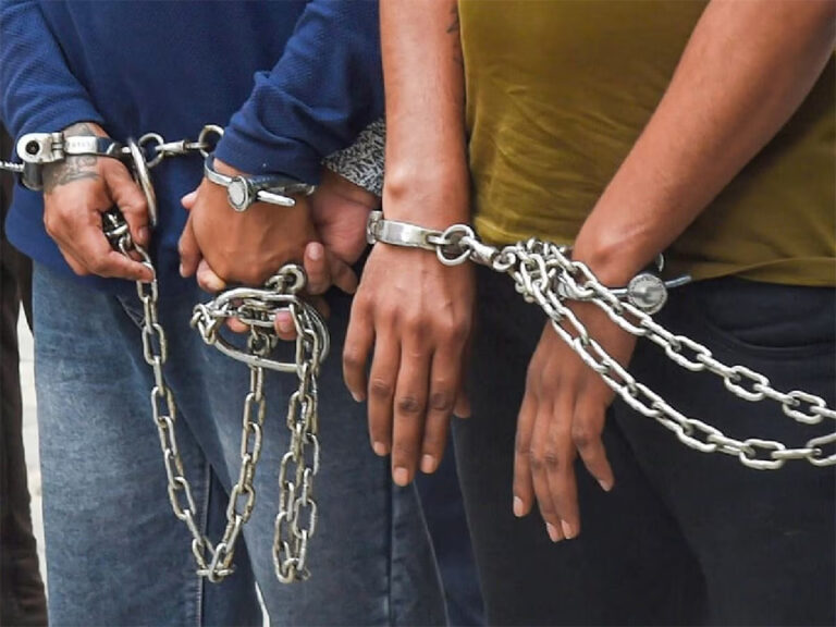 पति ने 50 हजार में दोस्तों को बेच दी पत्नी, दुष्कर्म और मानव तस्करी के आरोप में सात गिरफ्तार