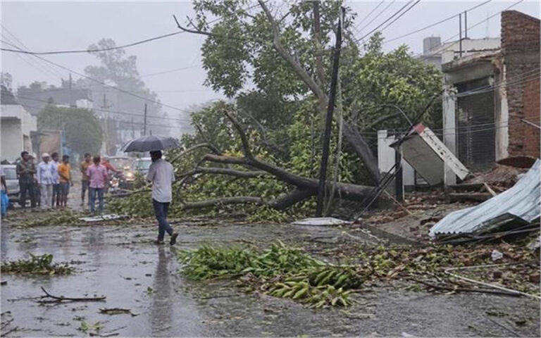 यूपी में आसमानी आफत का खूनी तांडव: 24 घंटे, 26 जिले और 111 मौतें… सीएम योगी ने कहा- ’24 घंटे में चाहिए राहत’