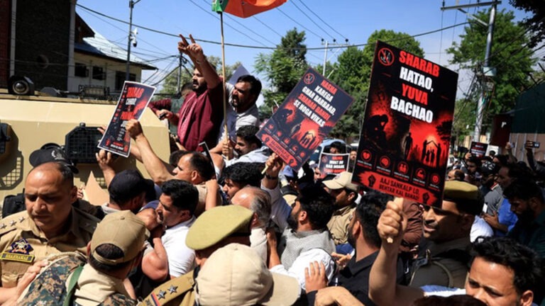 जम्मू-कश्मीर में शराबबंदी को लेकर भाजपा सड़क पर उतरी, श्रीनगर में हंगामा; पुलिस ने संभाला मोर्चा