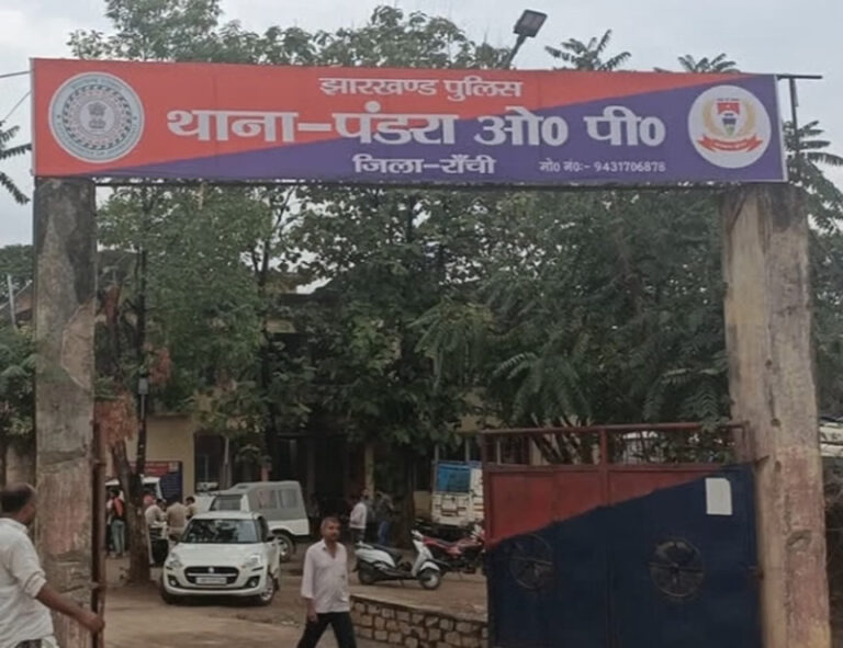 SSC GD परीक्षा में हाईटेक नकल का खेल! स्क्रीन पर खुद हल हो रहे थे सवाल, रांची से 6 गिरफ्तार
