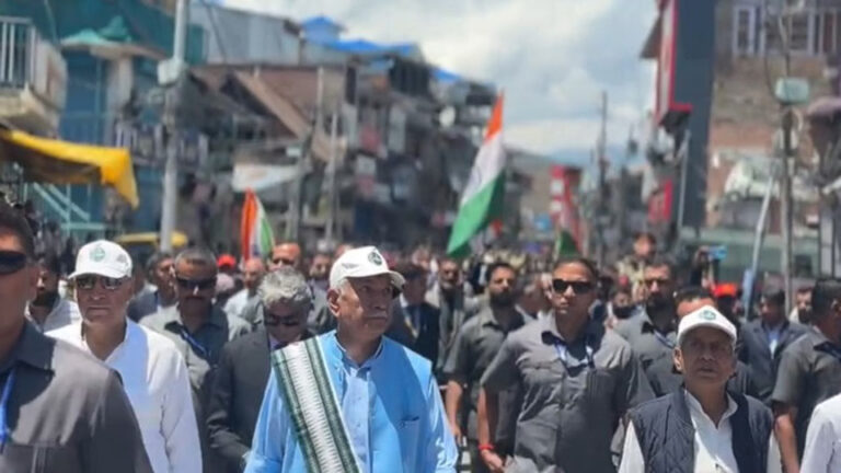 गांदरबल में एलजी मनोज सिन्हा की पदयात्रा: नशा विरोधी अभियान को बताया जन आंदोलन, 1,100 से ज्यादा तस्कर गिरफ्तार