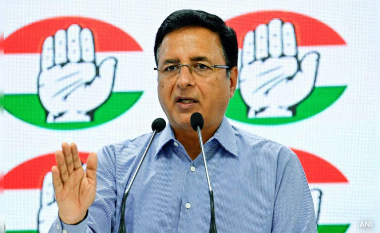 पीएम मोदी के रिकॉर्ड कार्यकाल पर कांग्रेस हमलावर, सुरजेवाला बोले- जनता पर महंगाई की दोहरी मार पड़ी