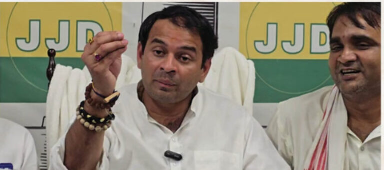 आधी रात को थाना पहुंचे तेज प्रताप यादव ने लगाया ब्लैकमेलिंग का आरोप; आकाश की मां और बहन सहित आठ नामजद