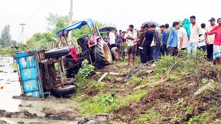 रोपा लगाने जा रही महिलाओं से भरा ट्रैक्टर पलटा, दो की मौत; छह घायल