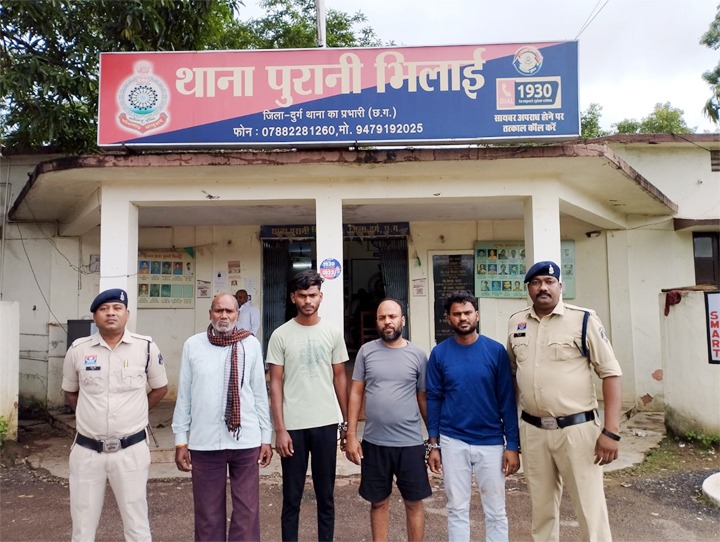 रास्ते में खड़ी खड़ी पिकअप हटाने की बात पर खूनी बवाल