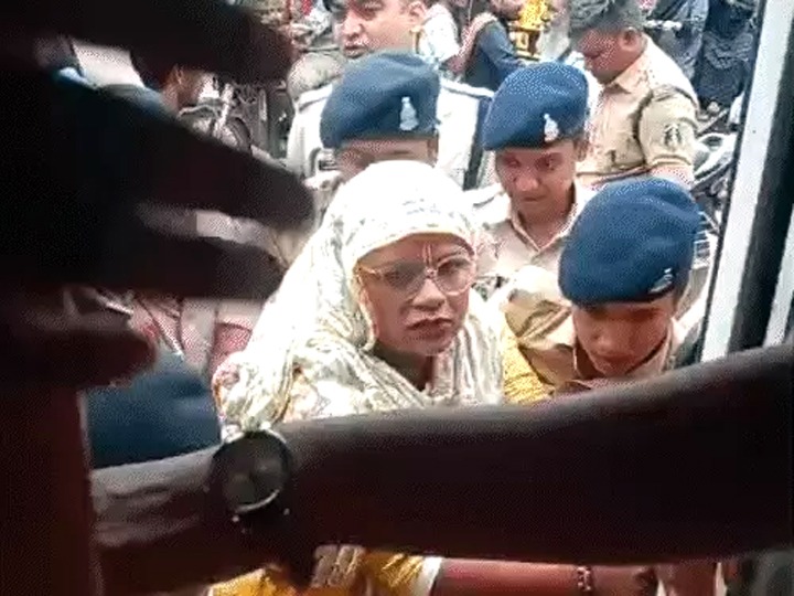 अतिथि शिक्षकों को बसों में भरकर ले गई पुलिस