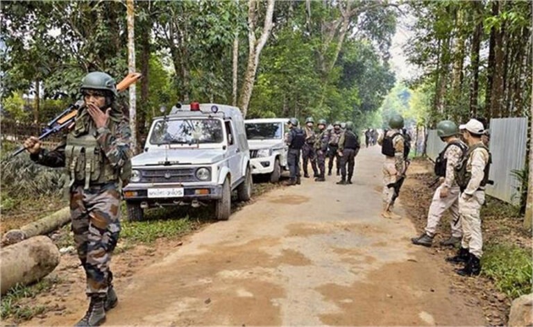 मणिपुर में बड़ी कार्रवाई: इंफाल से दो प्रतिबंधित संगठनों के 4 उग्रवादी गिरफ्तार, वसूली गैंग का पर्दाफाश