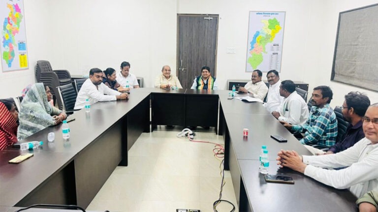 नकटी गांव के पीड़ितों के लिए कांग्रेस करेगी बड़ा आंदोलन, बैठक में बनी रणनीति, राज्यपाल से जल्द करेंगे मुलाकात